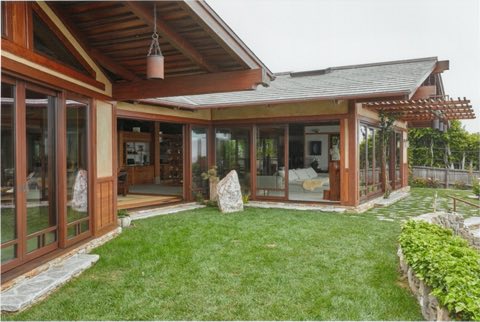 Courtyard lawn